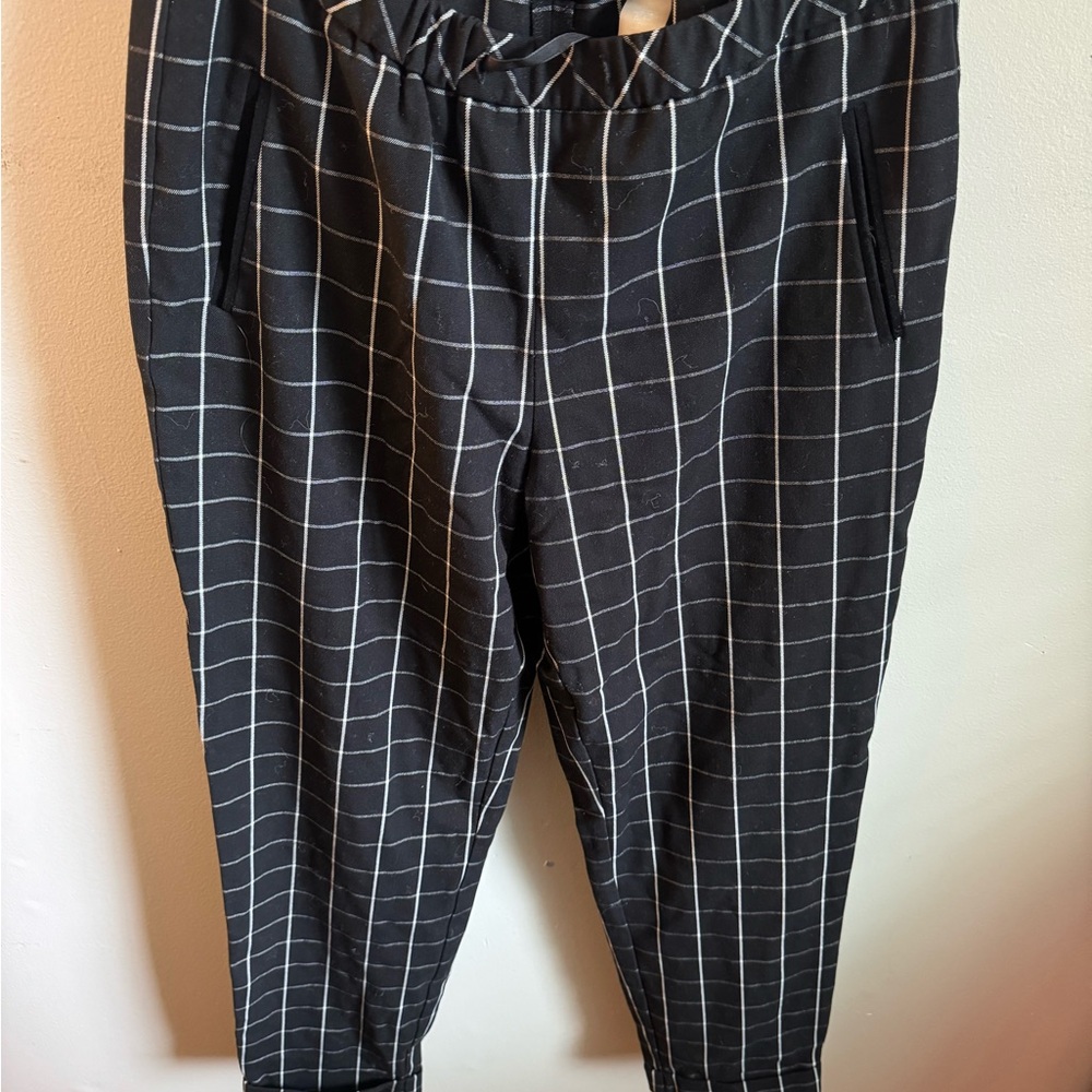 Women’s Karl Lagerfeld Black Line Pattern Pants